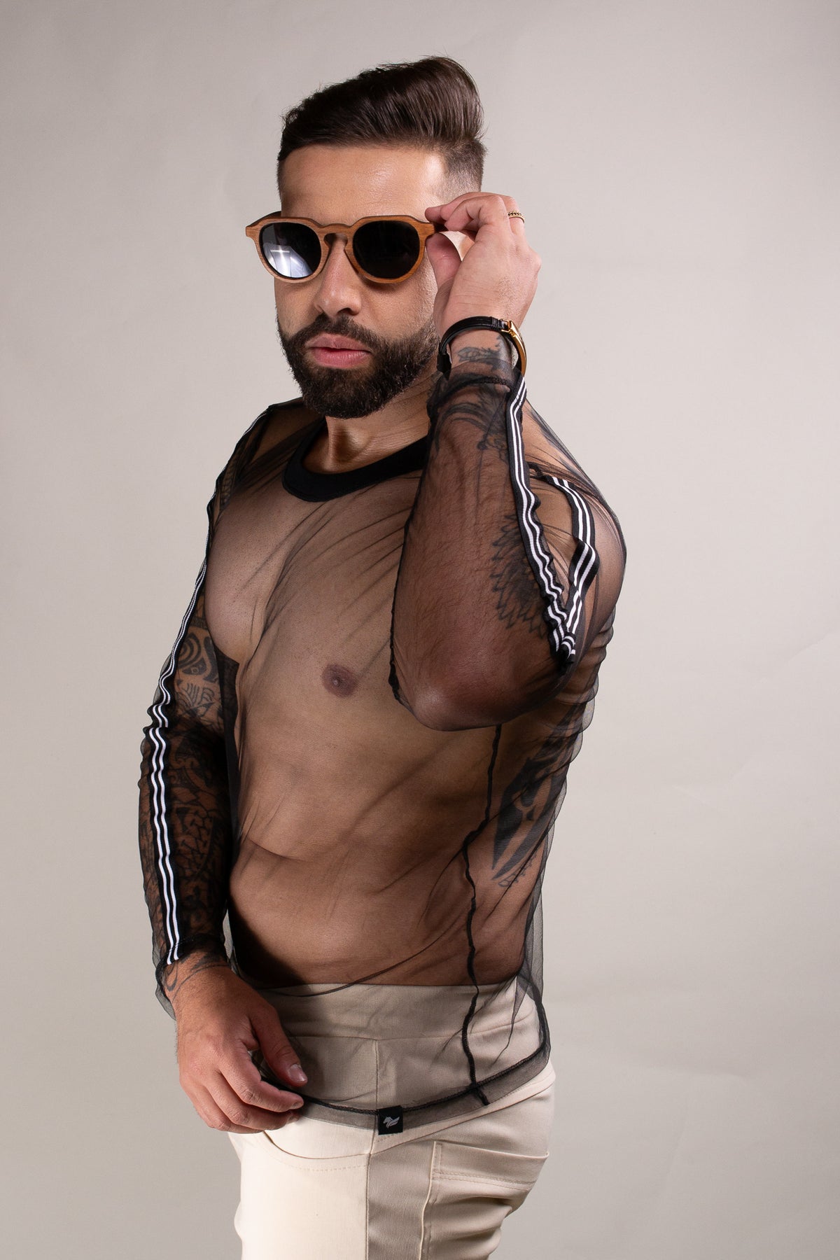 Camiseta Masculina Manga Longa em Tule Detalhe Listrado