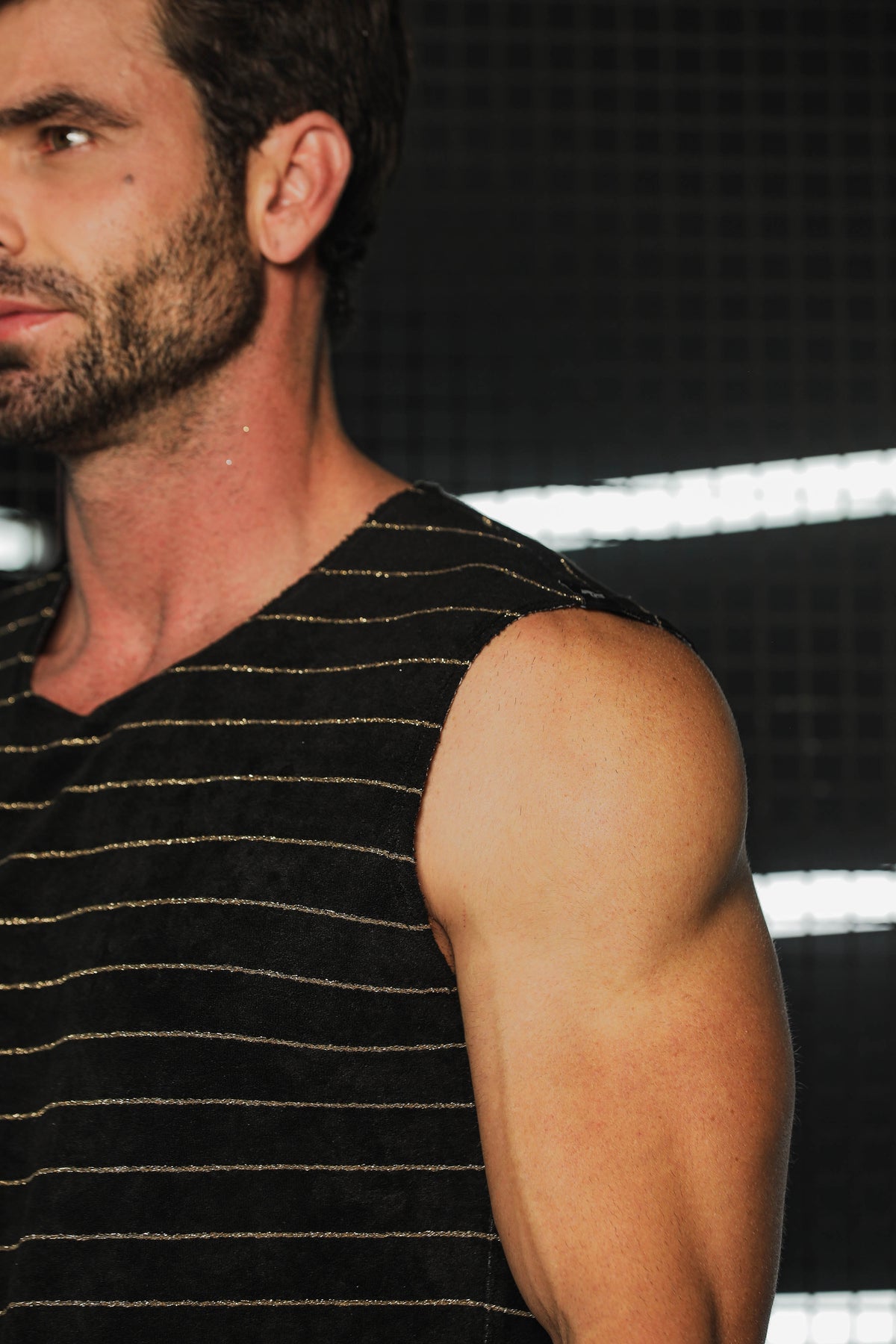 Regata Masculina em Moletinho com Listras Douradas