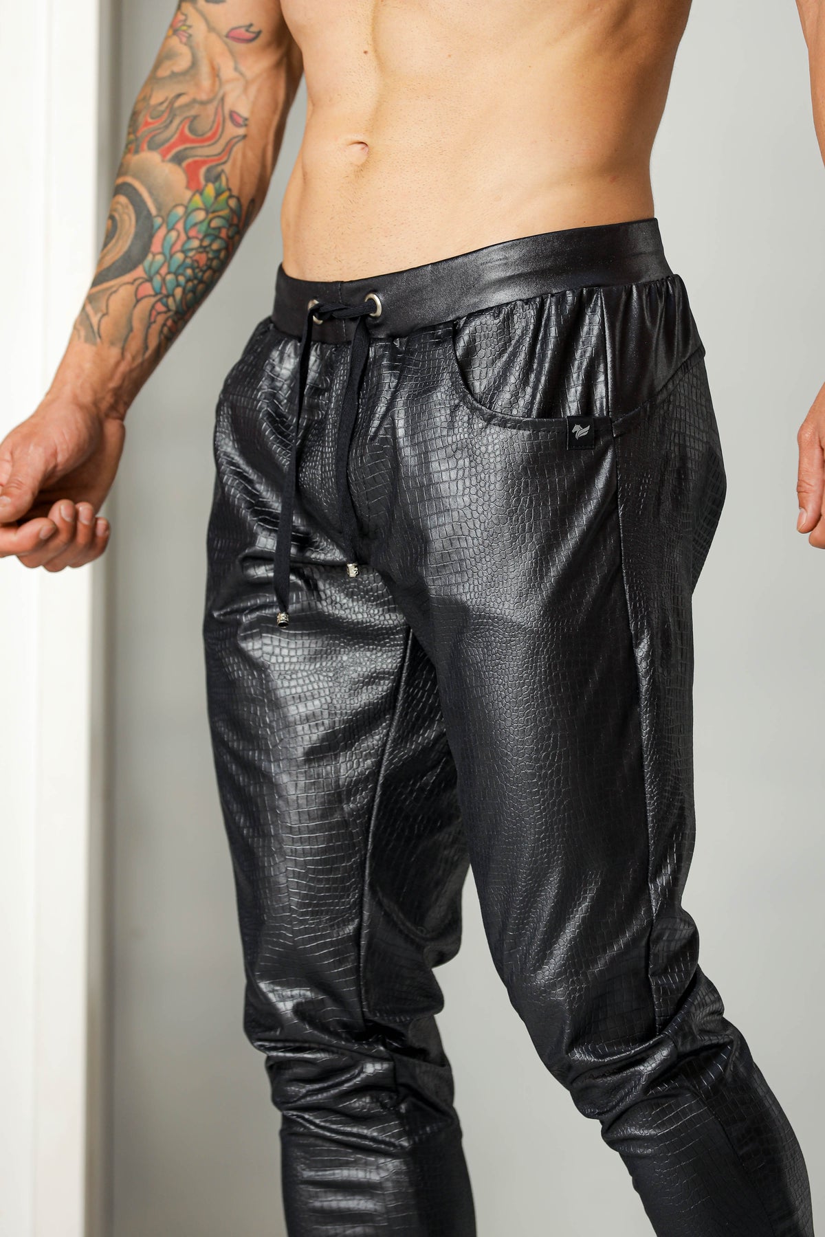 Calça Masculina em Cirrê Pele de Crocodilo