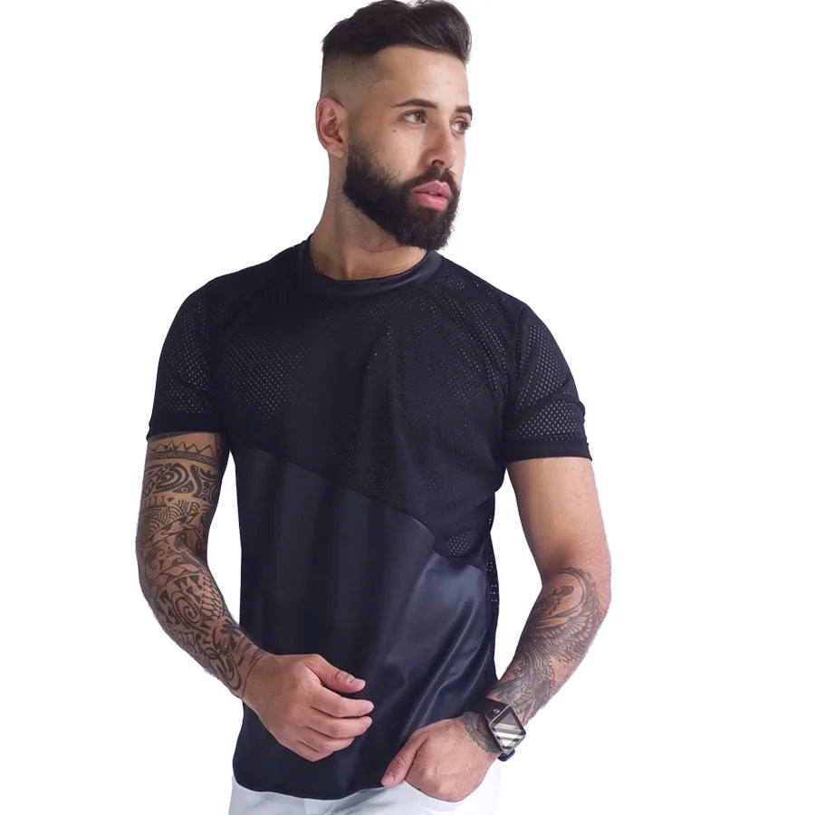 Camiseta Masculina em Cirrê com Detalhes em Tela