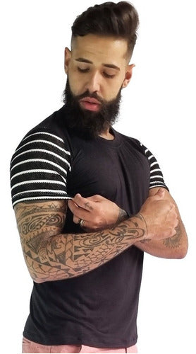 Camiseta Masculina em Viscolycra Mangas Listradas