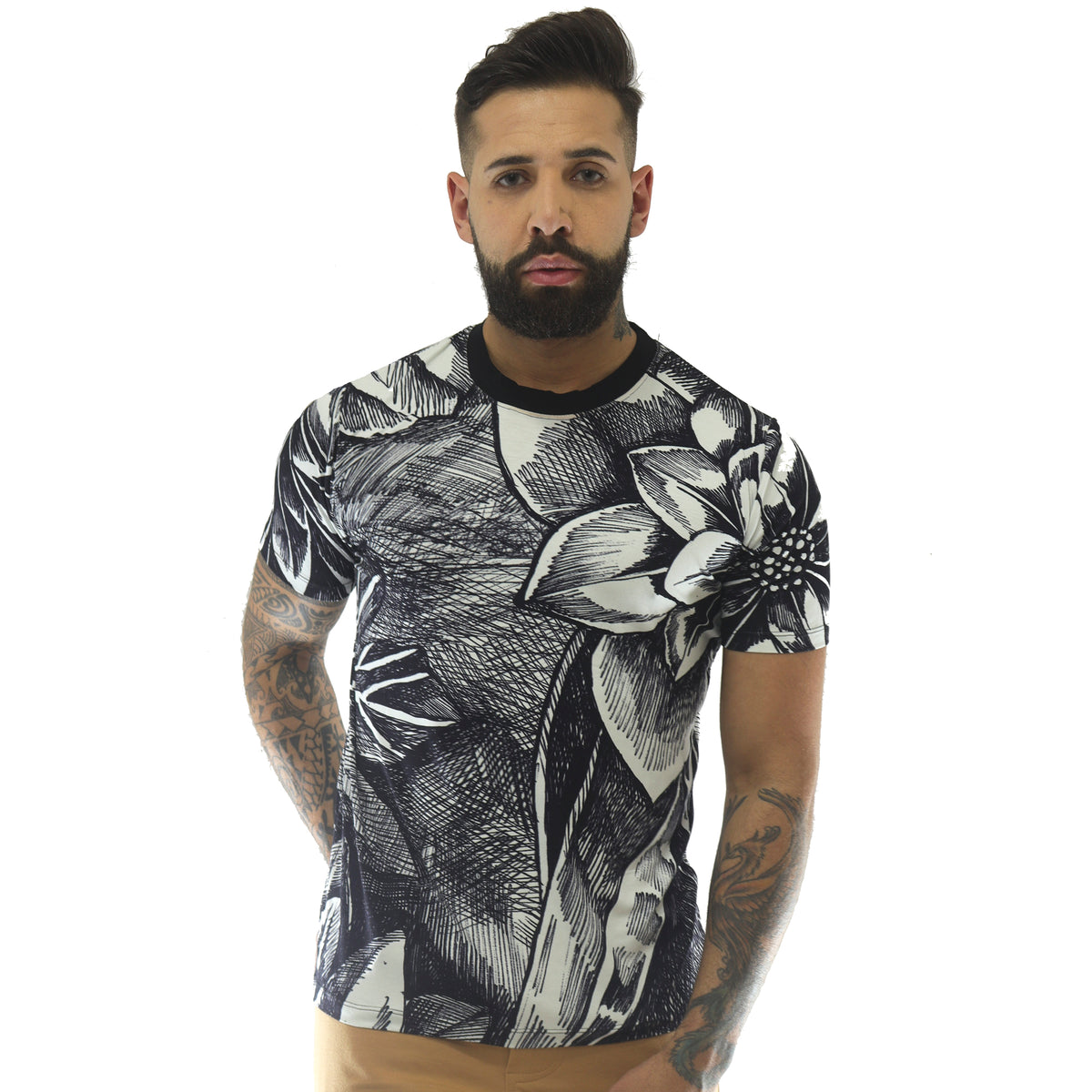 Camiseta Masculina em Viscolycra Preta Estampa Floral