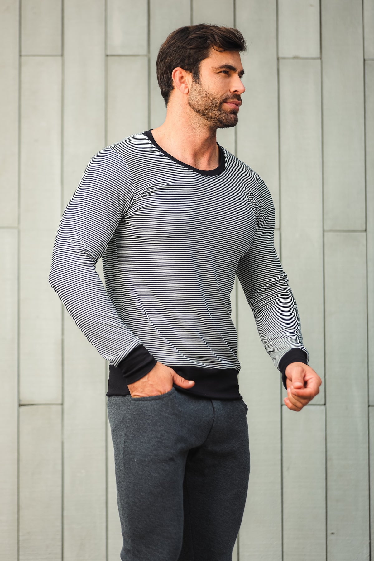 Suéter Masculino Malha Listrada Preto e Branco