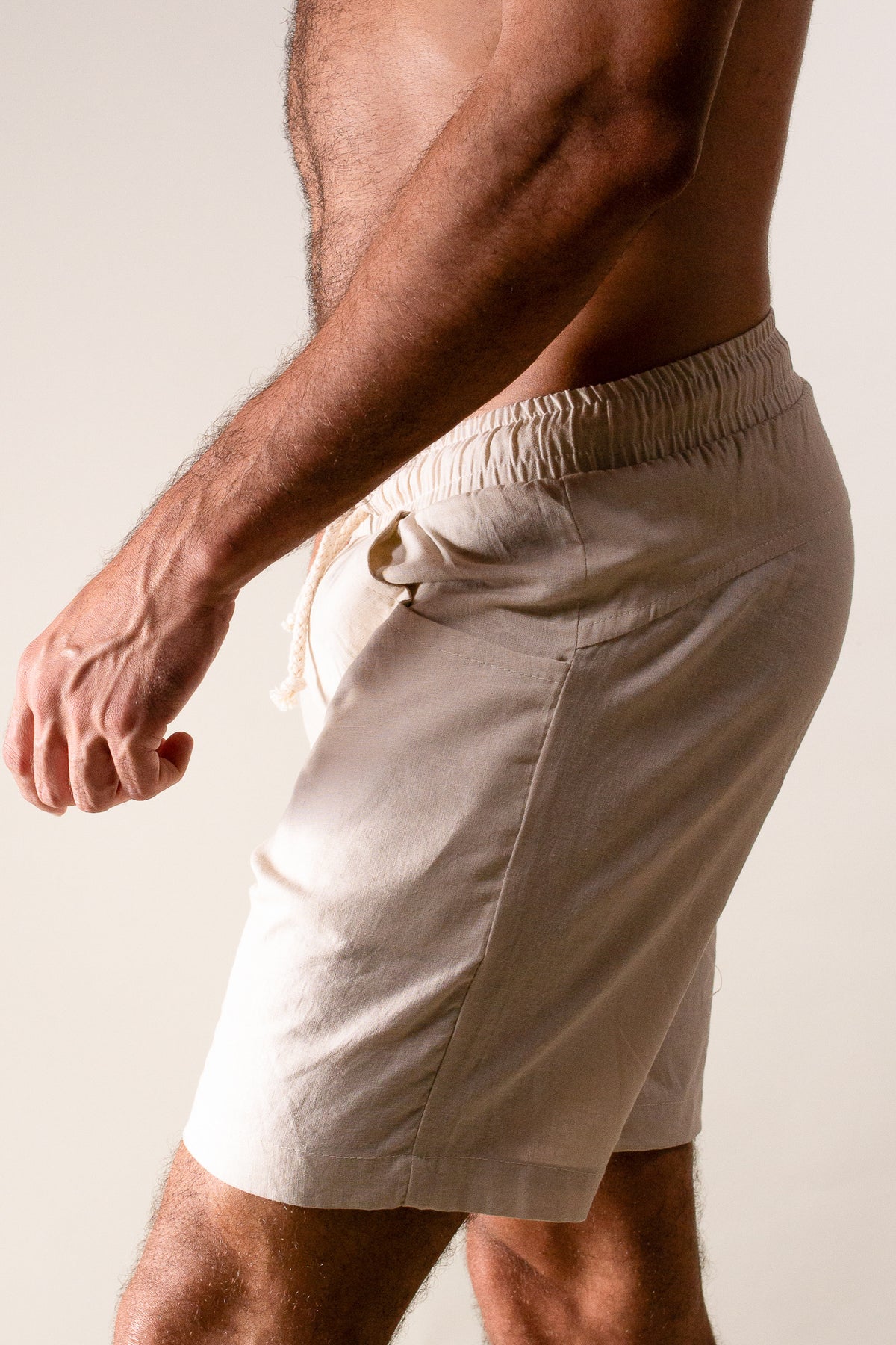 Bermuda Masculina de Linho Bege