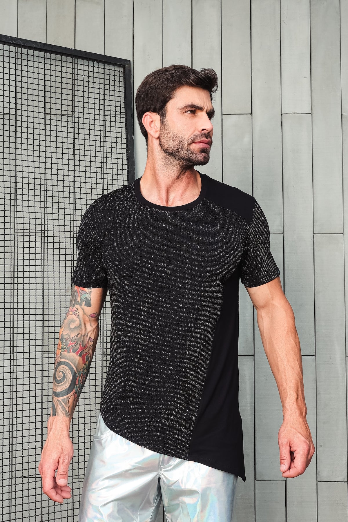 Camiseta Masculina Longa em Lurex com Detalhe em Viscolycra