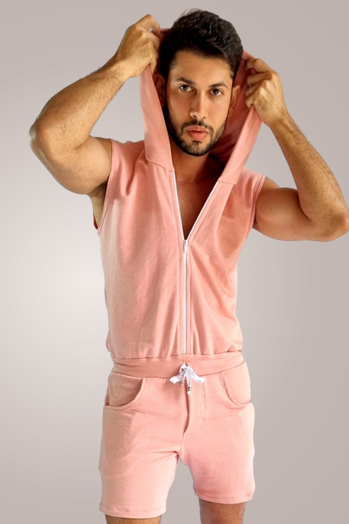 Macaquinho Masculino Modelo Machão Rosa com Capuz