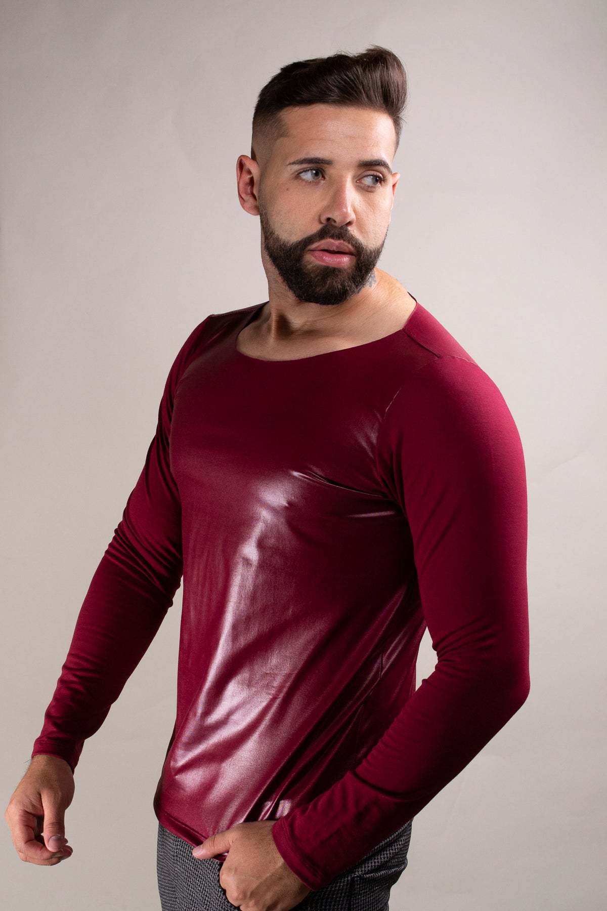 Camiseta Masculina em Cirrê Bordô Gola Canoa