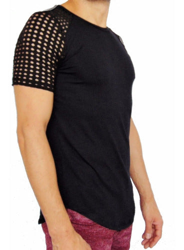 Camiseta Masculina Long Line com Detalhe nas Costas Preta