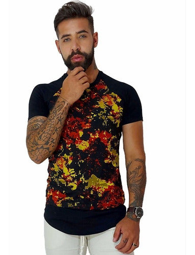 Camiseta Masculina Raglan Estampa Abstrata Barra Redonda Ateliê João Vieira | JotaVê