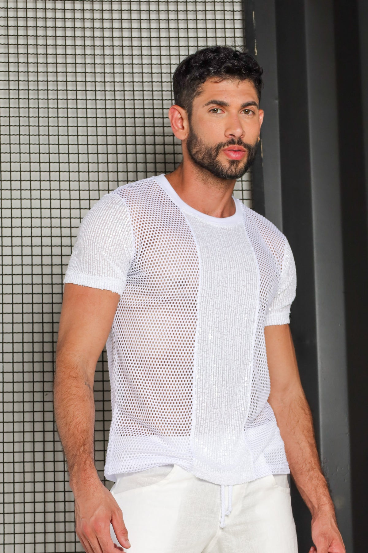 Camiseta Masculina em Arrastão Branco Detalhe Paetê