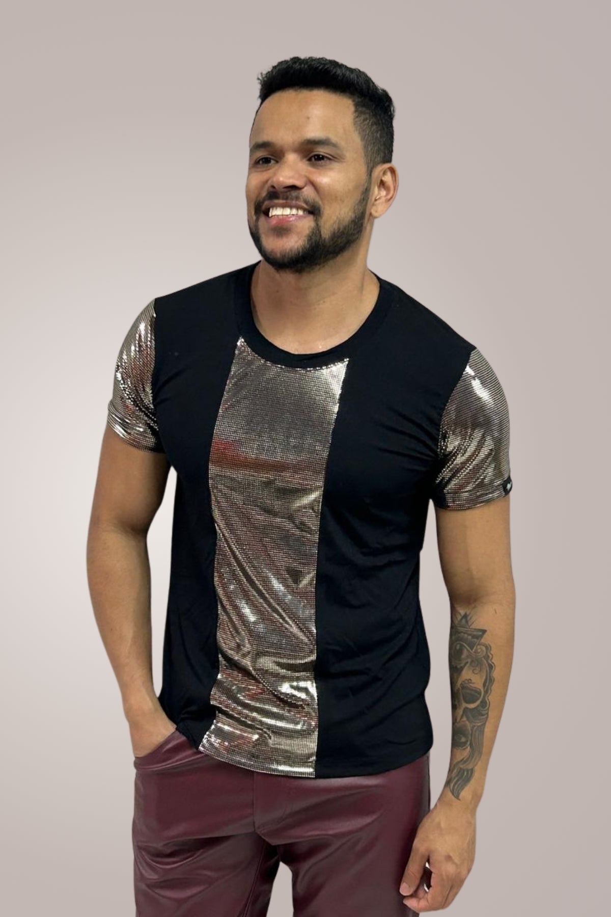 Camiseta Masculina Viscolycra Detalhe Frente e Mangas Holográfico