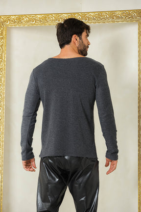 Camiseta Masculina Manga Longa em Moletinho Gola Canoa