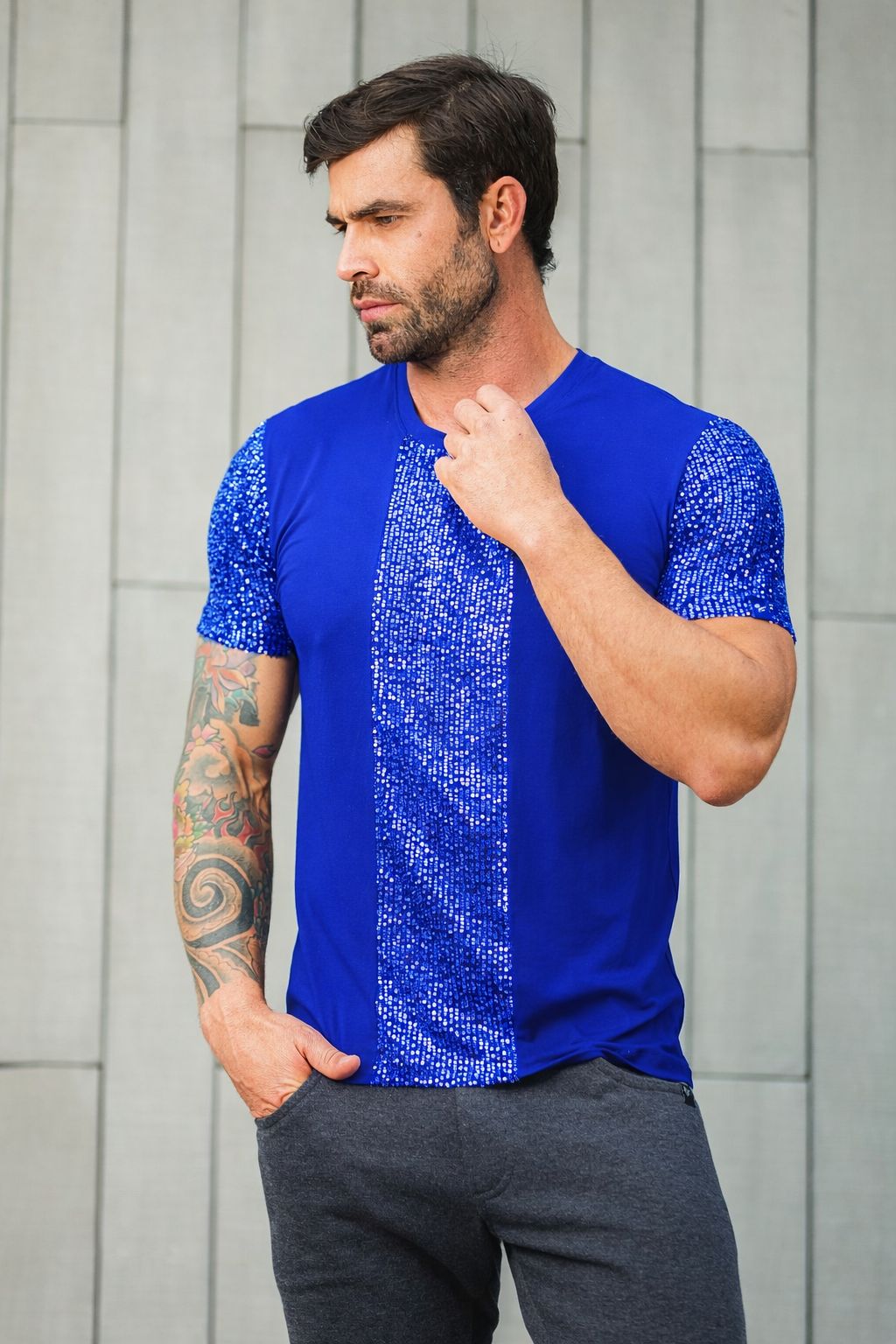 Camiseta Masculina Preta em Viscolycra Detalhes em Paetê