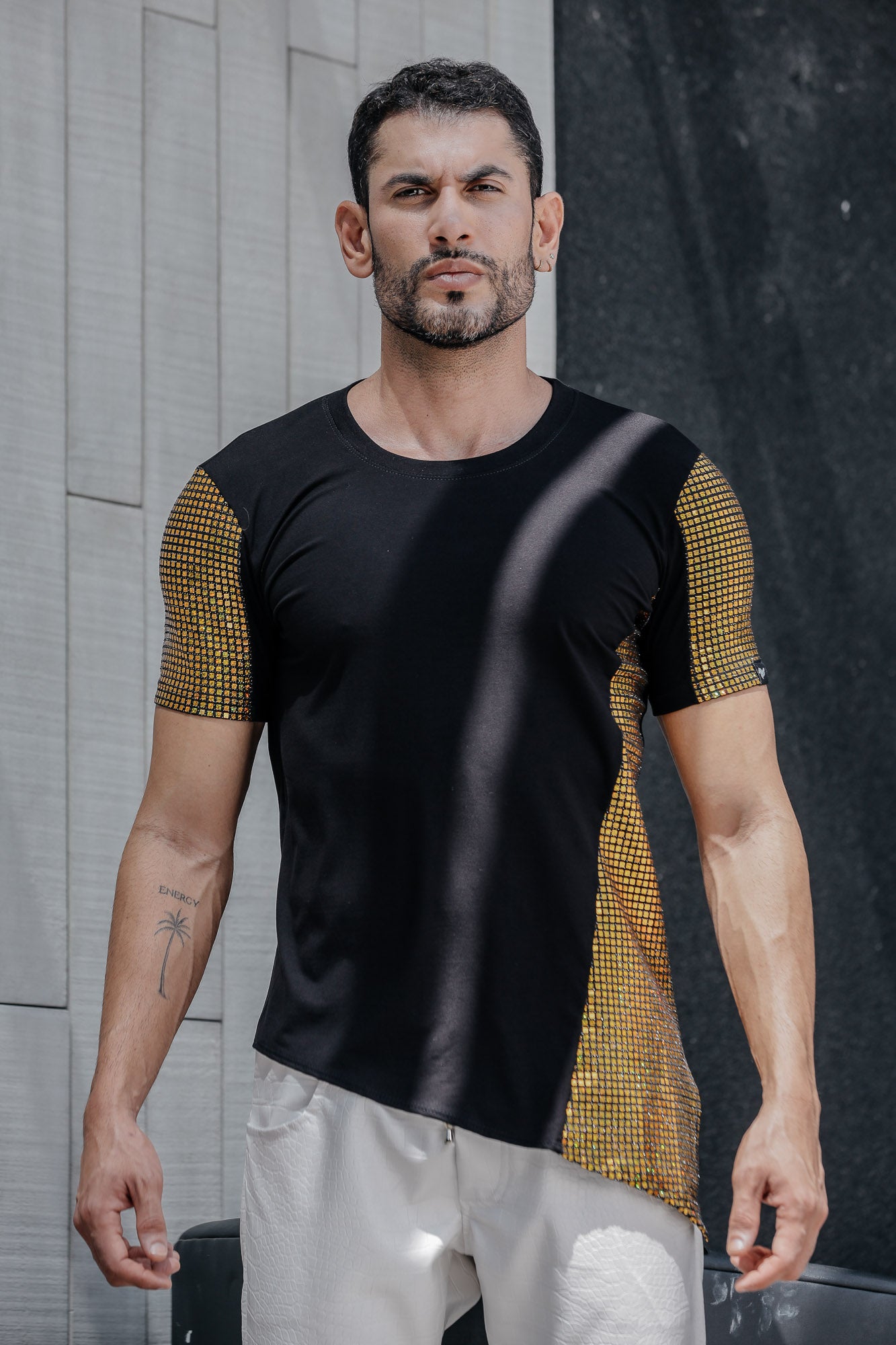 Camiseta Masculina Transversal Viscolycra com Detalhe Holográfico