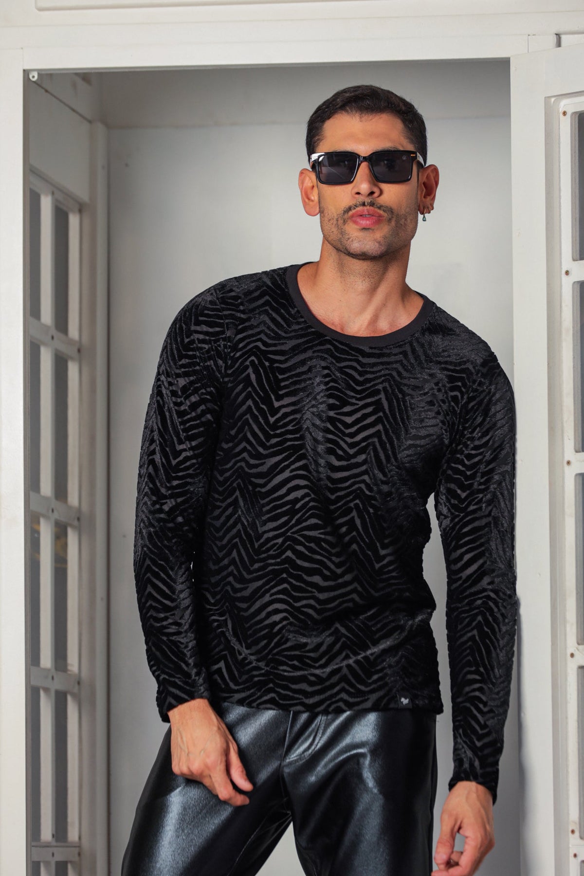 Camiseta Masculina Manga Longa em Devorê de Veludo