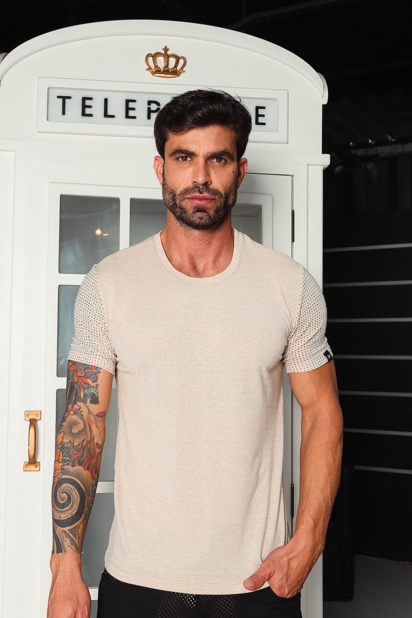 Camiseta Masculina em Lurex com Mangas Glitterizadas