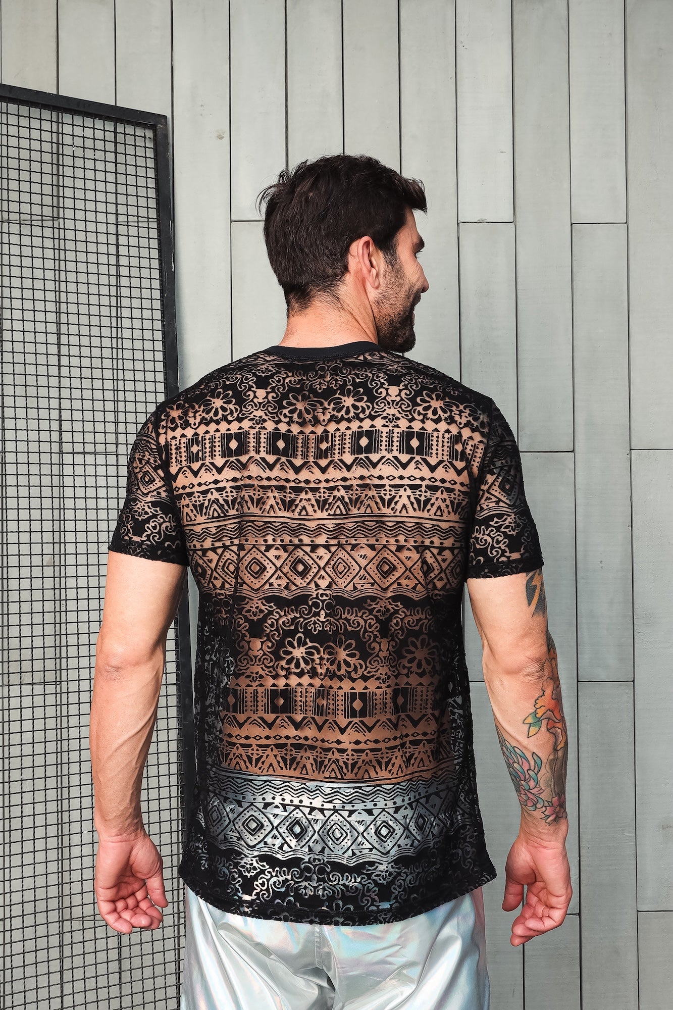 Camiseta Masculina em Devorê Floral