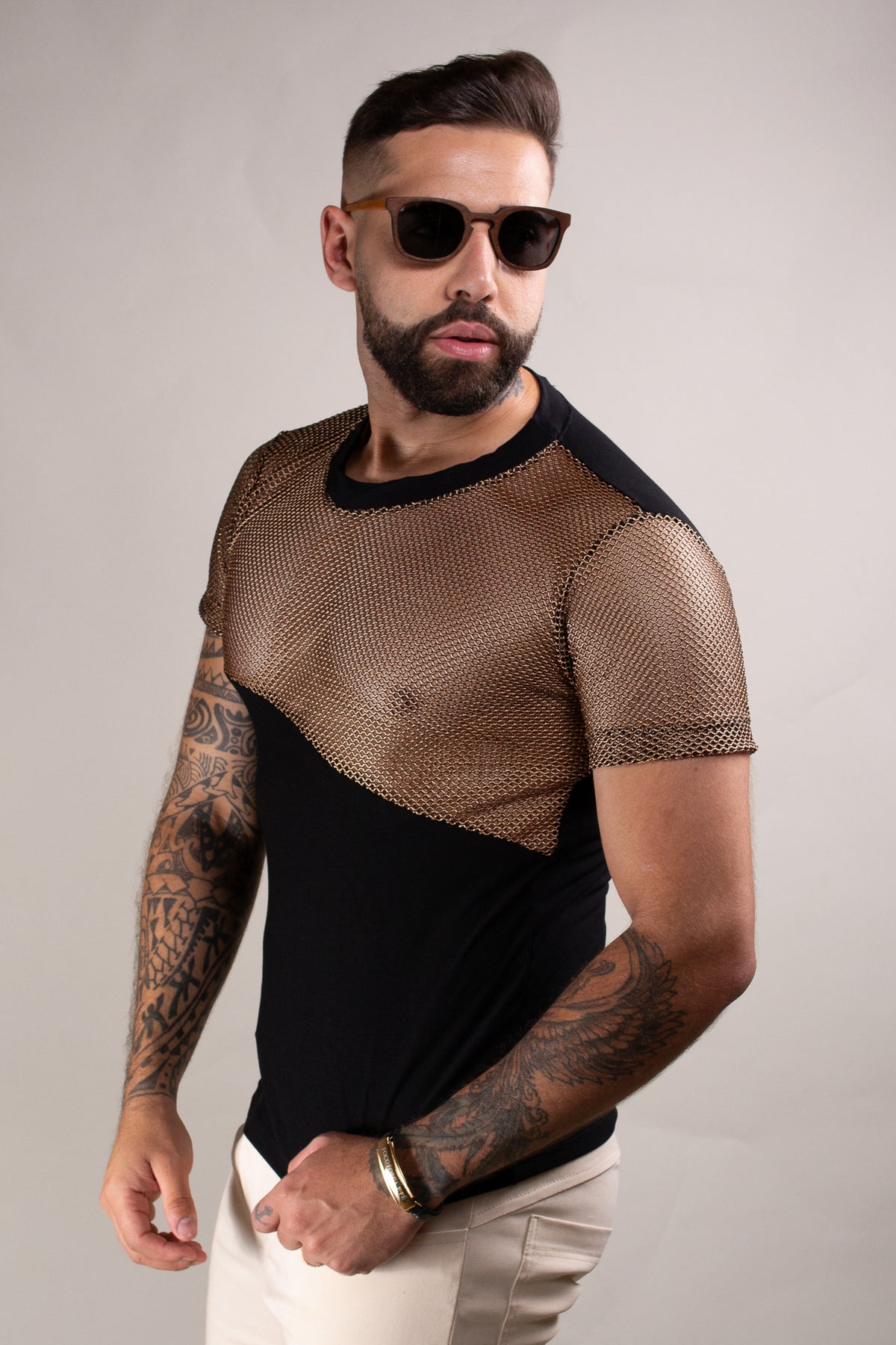 Camiseta Masculina Viscolycra Detalhe Frente e Mangas Arrastão Dourado
