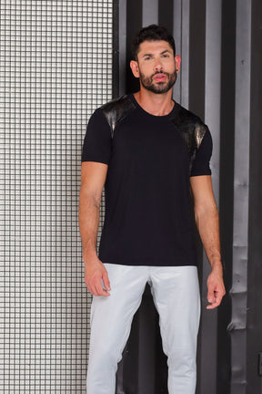 Camiseta Masculina em Viscolycra com Detalhe Animal Print