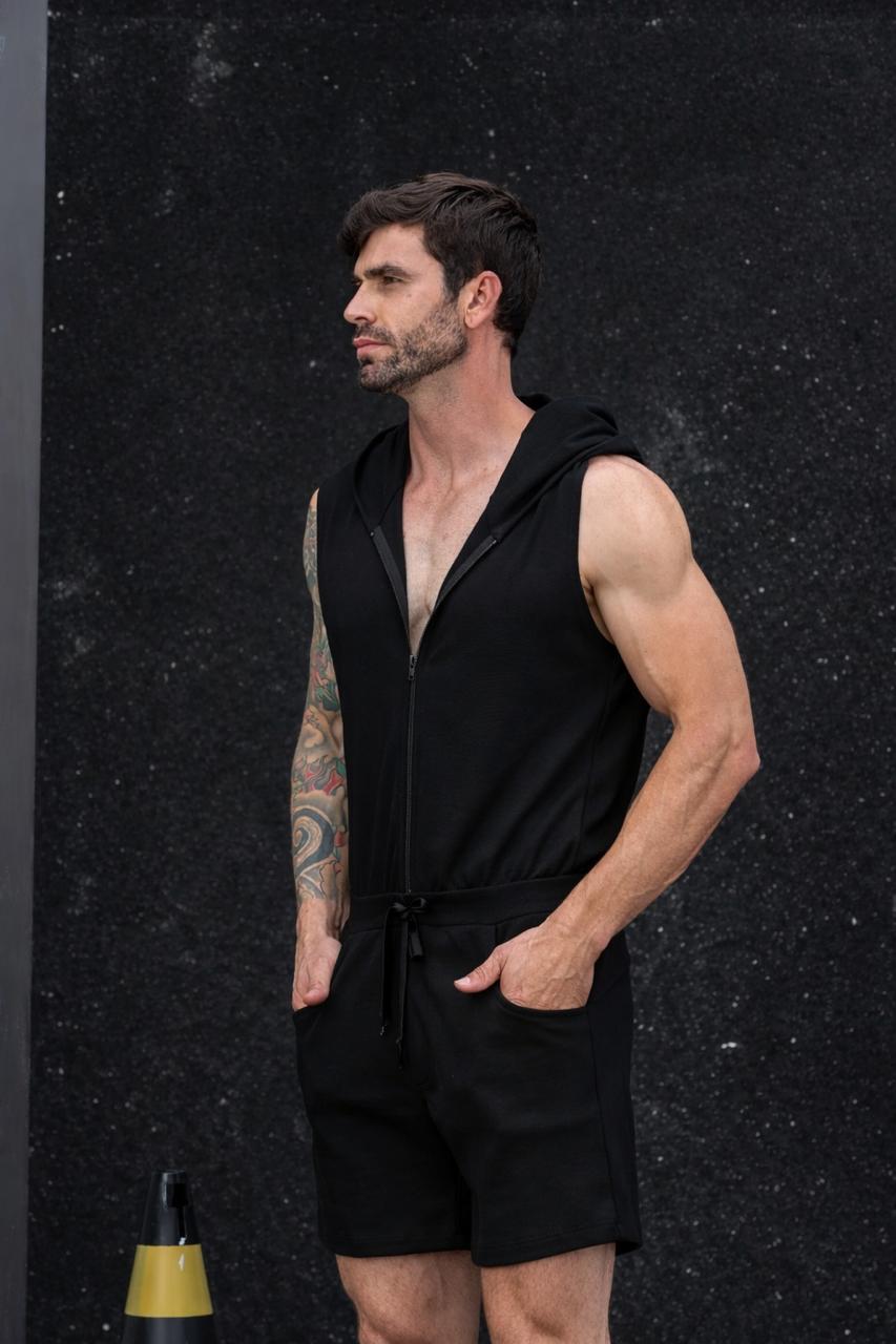 Macaquinho Masculino Modelo Machão com Capuz