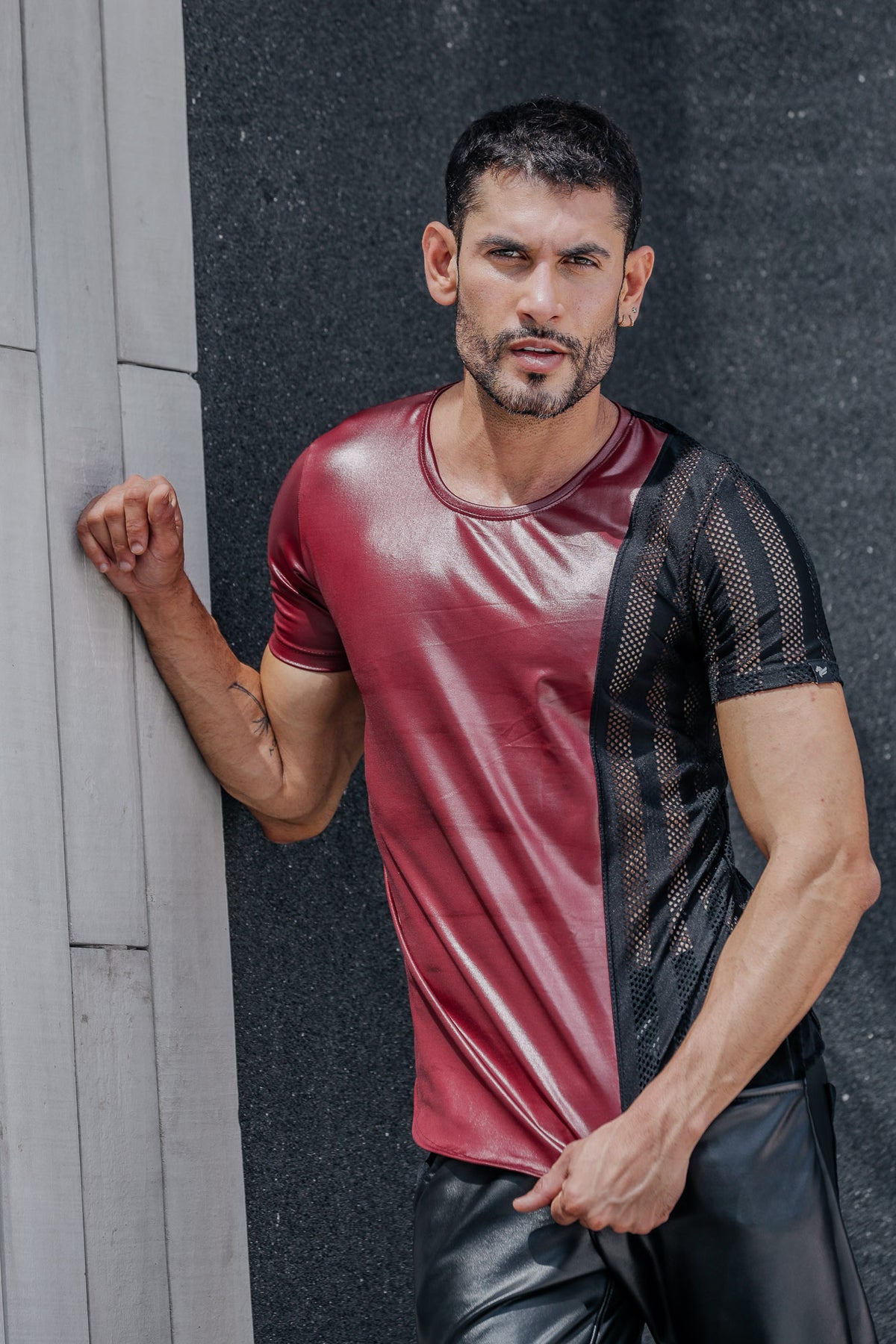 Camiseta Masculina Cirrê com Detalhe Lateral