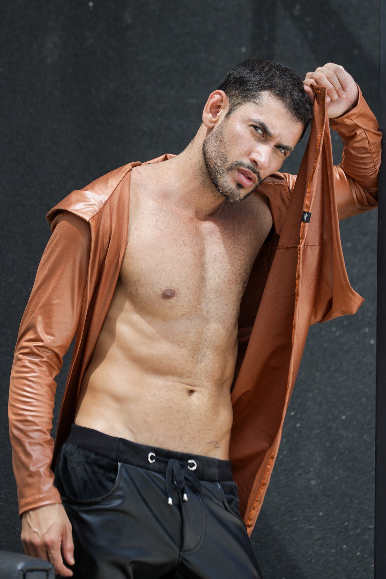 Cardigan Masculino com Capuz em Cirrê