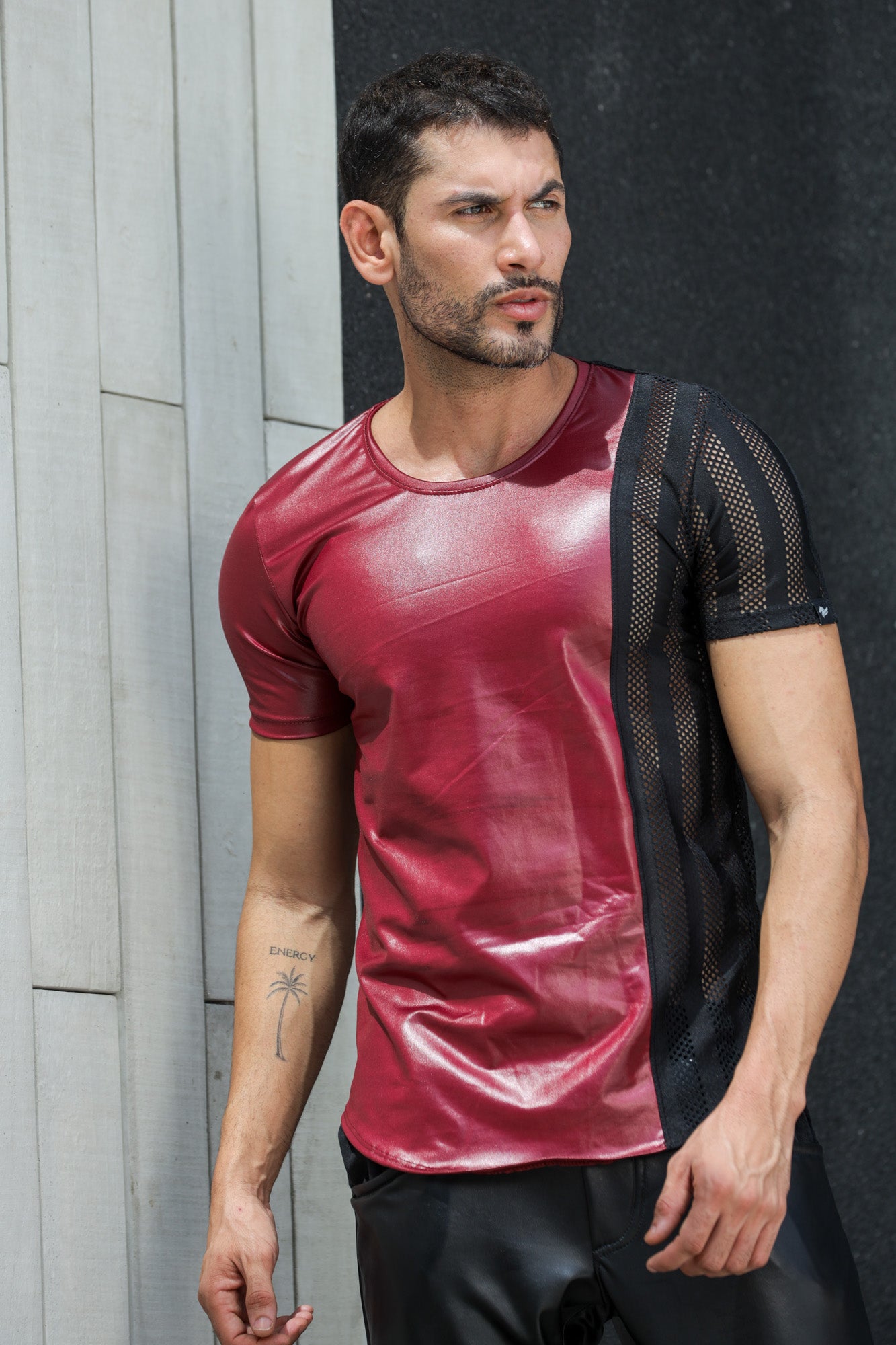 Camiseta Masculina Cirrê com Detalhe Lateral