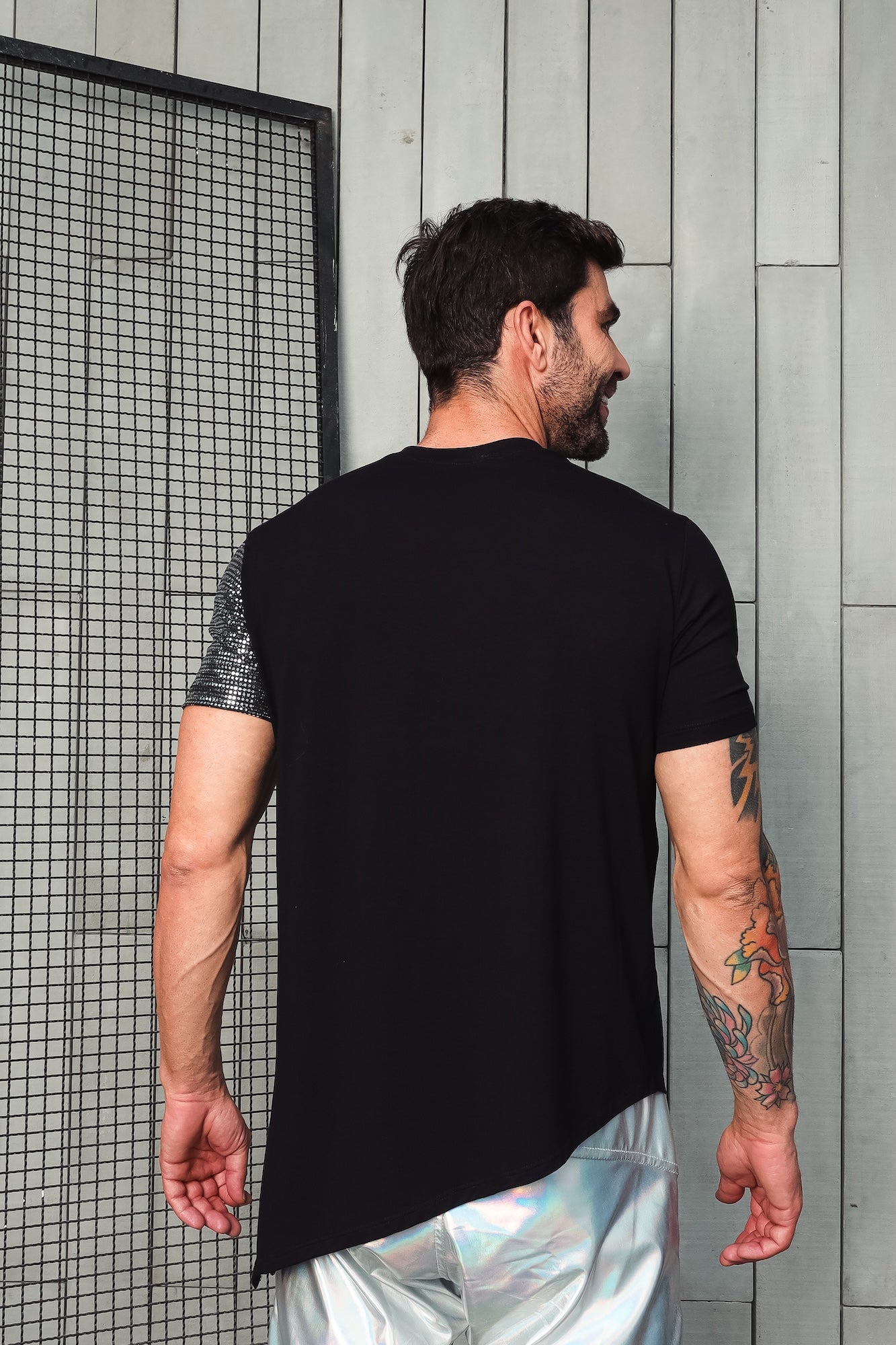 Camiseta Transversal em Viscolycra Detalhe Paetê Malha