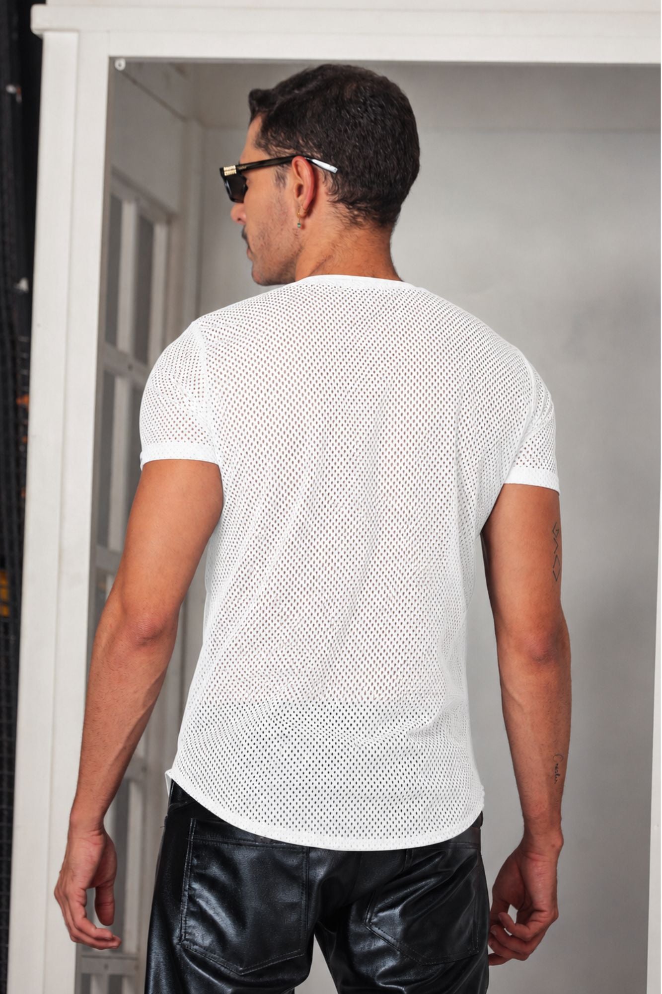 Camiseta Masculina Cirrê com Detalhes em Tela