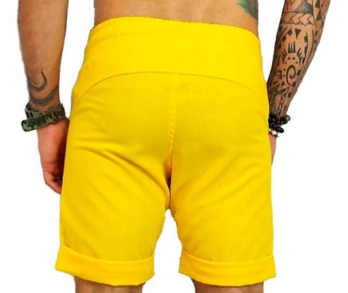 Bermuda Masculina Básica de Linho Amarelo com Barra Italiana