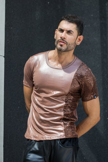 Camiseta Masculina em Cirrê Detalhe em Paetê