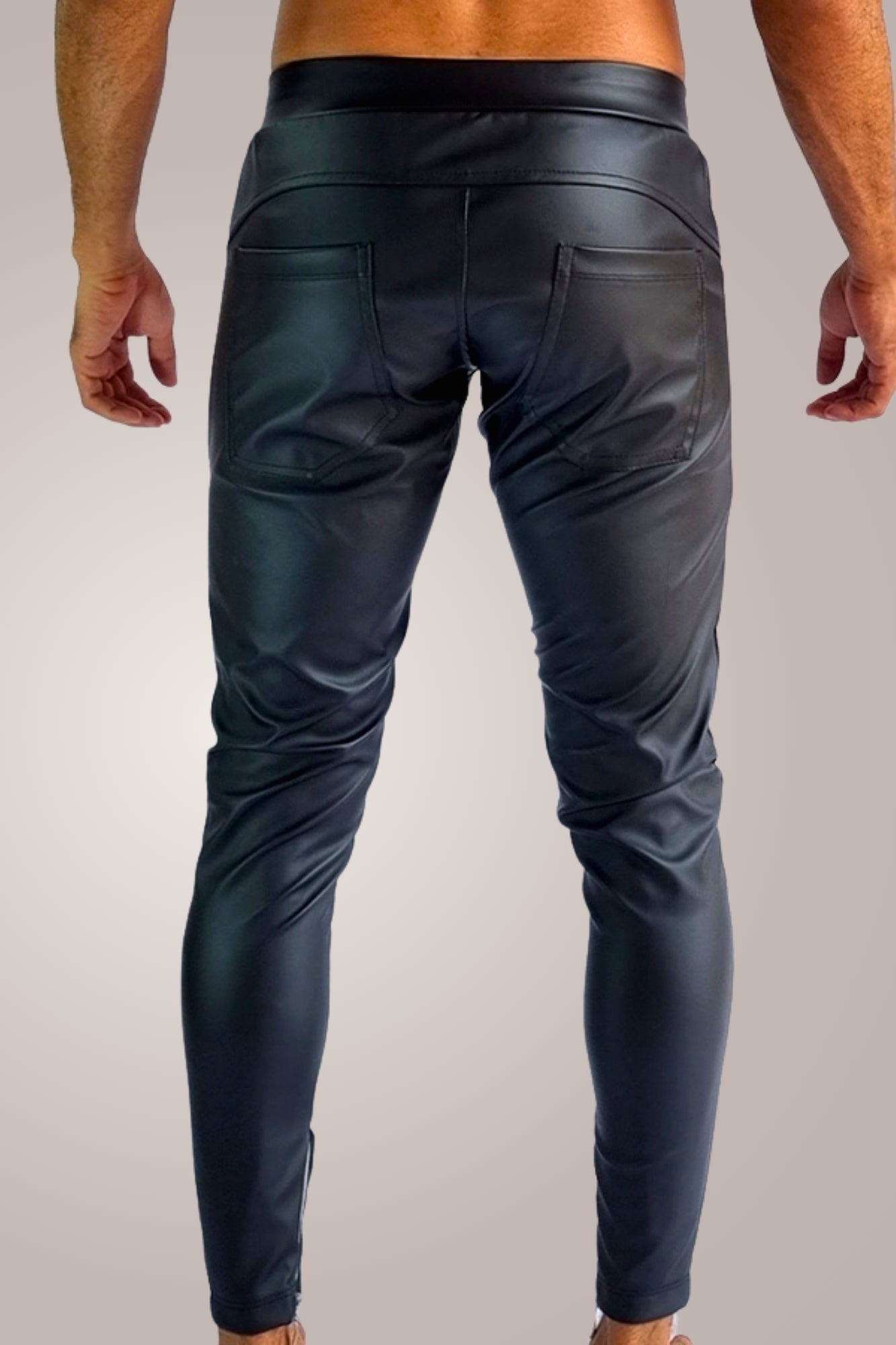 Calça Masculina Slim em Couro Ecológico