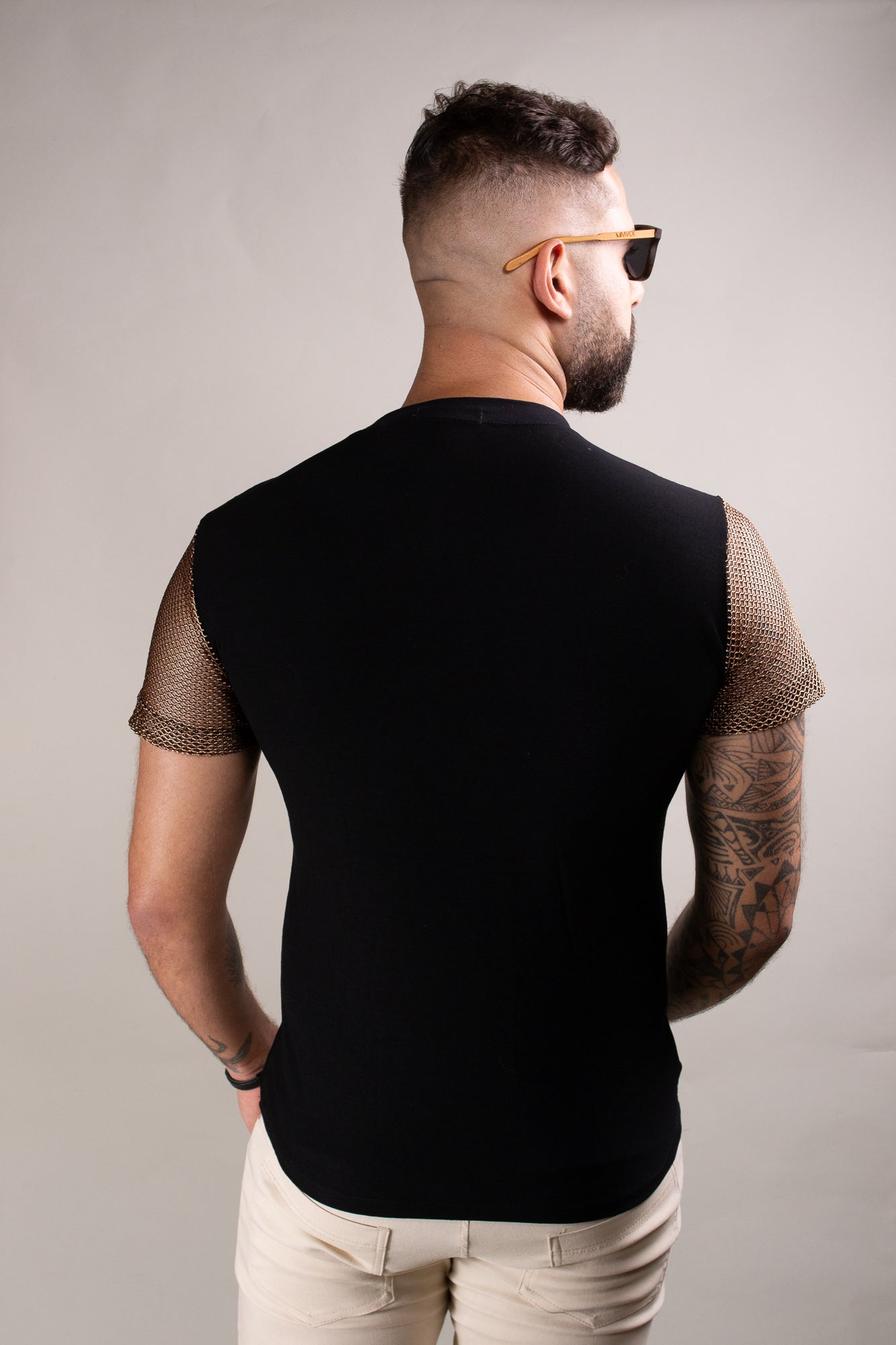 Camiseta Masculina Viscolycra Detalhe Frente e Mangas Arrastão Dourado