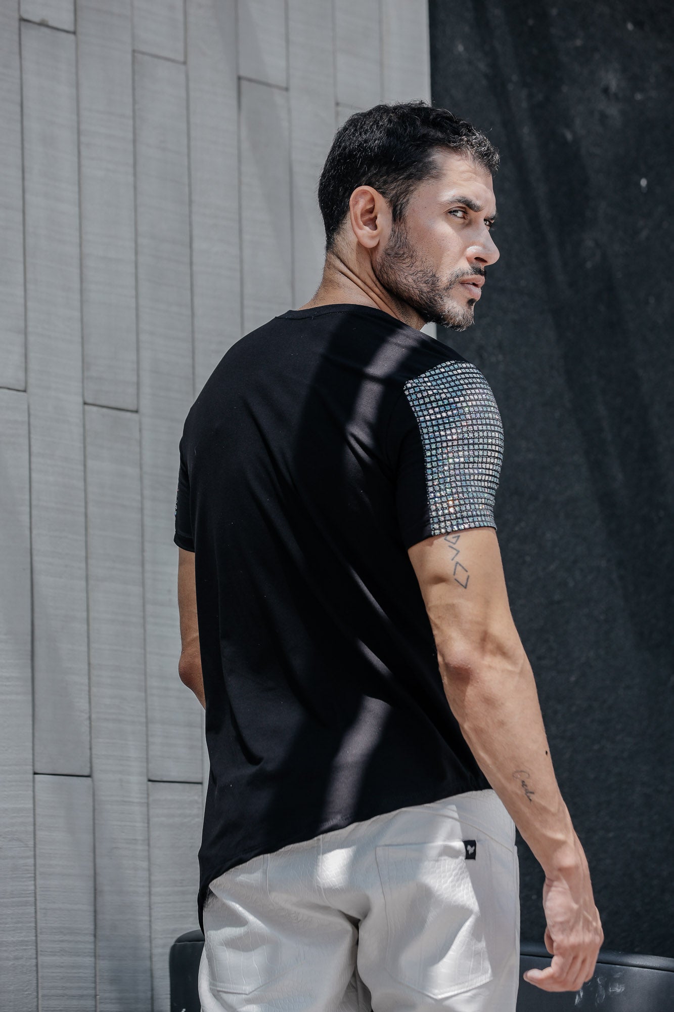 Camiseta Masculina Transversal Viscolycra com Detalhe Holográfico