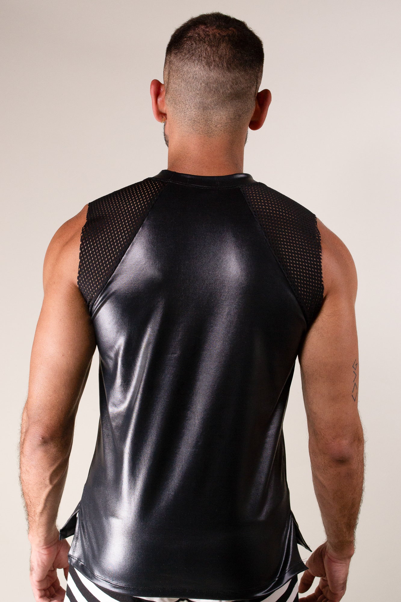 Regata Masculina Machão em Cirrê com Detalhe em Tela