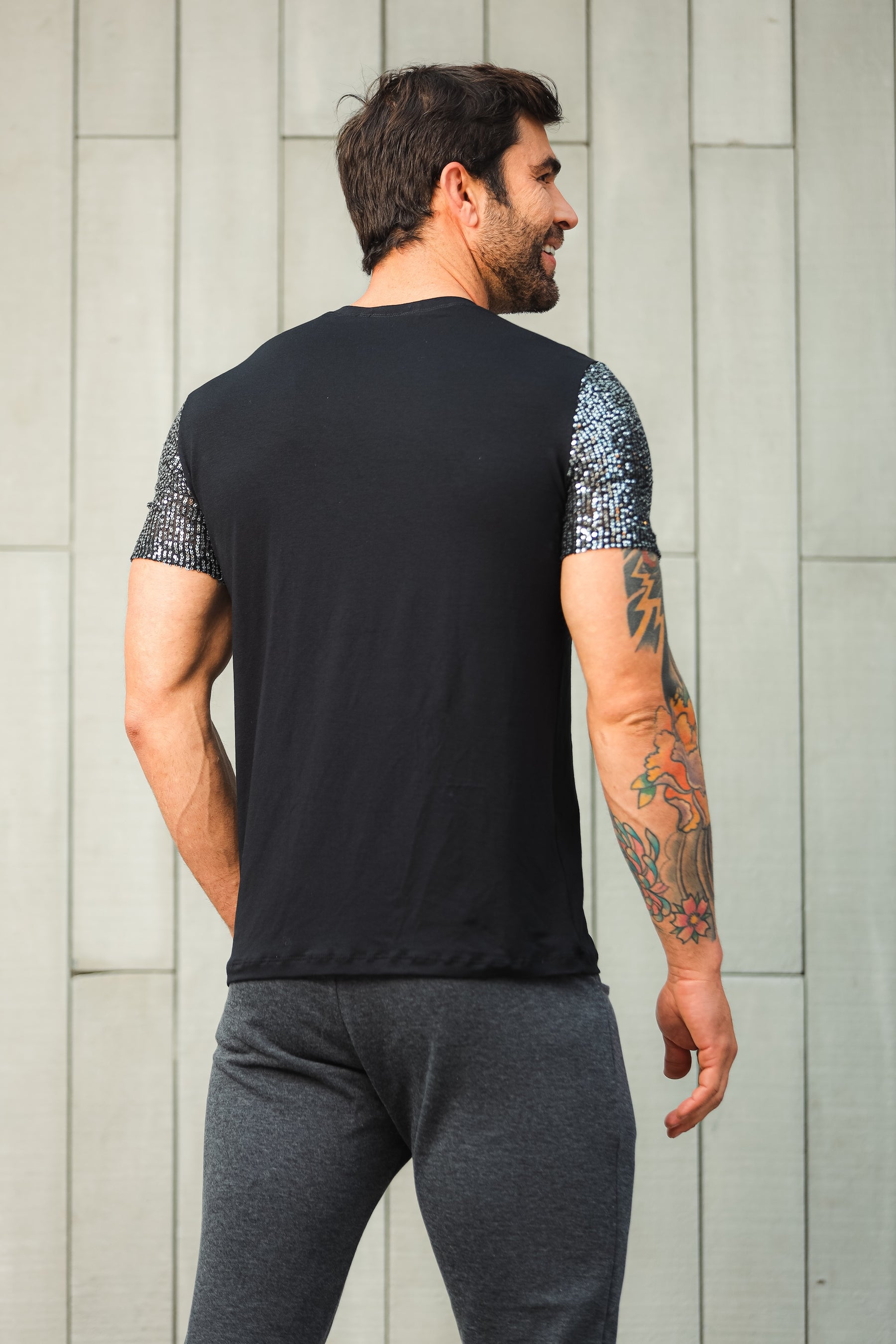 Camiseta Masculina Preta em Viscolycra Detalhes em Paetê