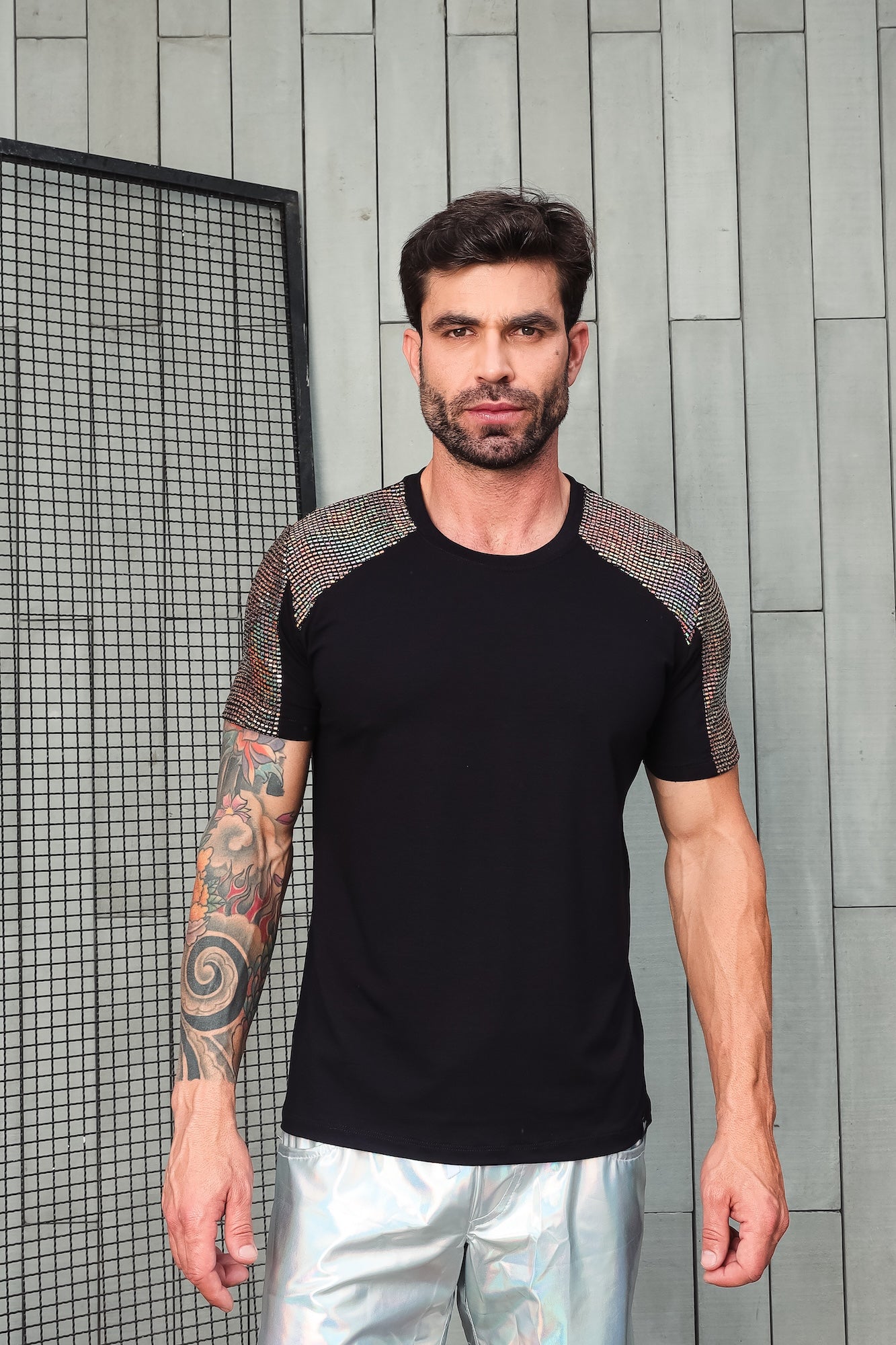Camiseta Masculina em Viscolycra Mangas Paetê Brunella