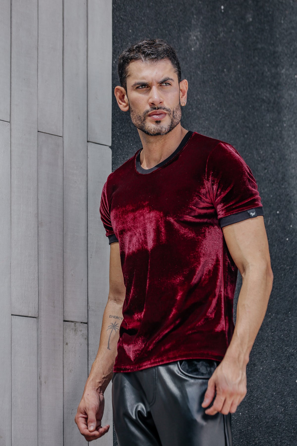 Camiseta Masculina em Veludo Cristal