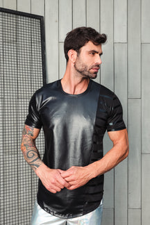 Camiseta Masculina em Cirrê com Detalhe em Malha Listrada