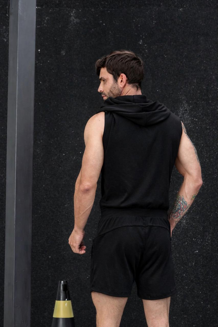 Macaquinho Masculino Modelo Machão com Capuz