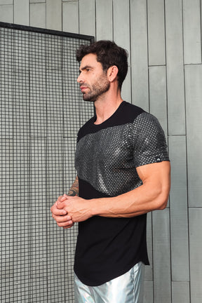 Camiseta Masculina Barra Arredondada Viscolycra com Detalhe em Paetê