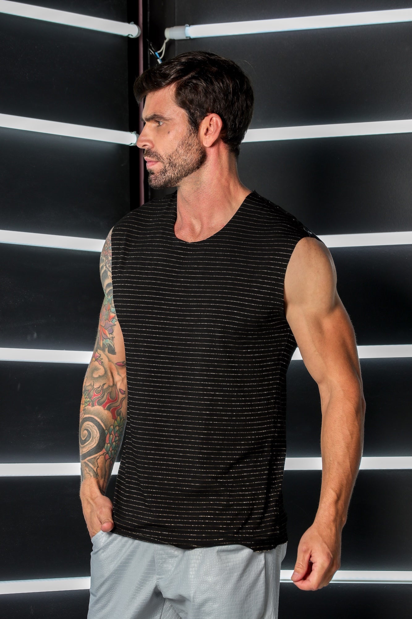 Regata Masculina em Moletinho Listra Dourada