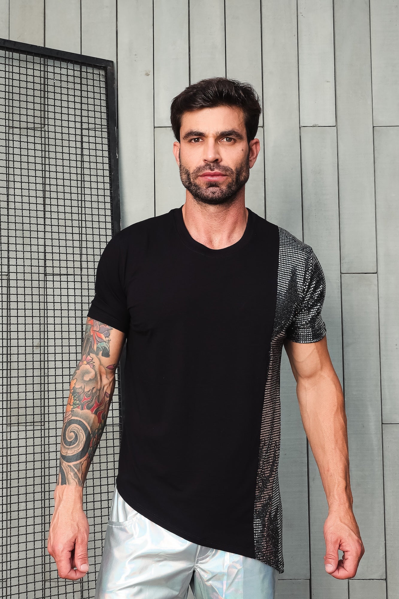 Camiseta Transversal em Viscolycra Detalhe Paetê Malha