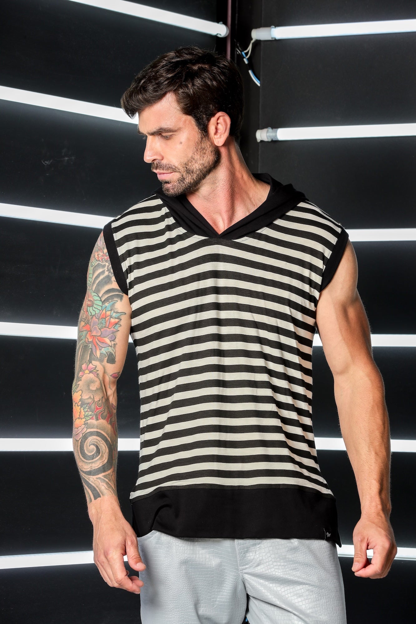 Regata Masculina Machão em Viscolycra Listrada Com Capuz