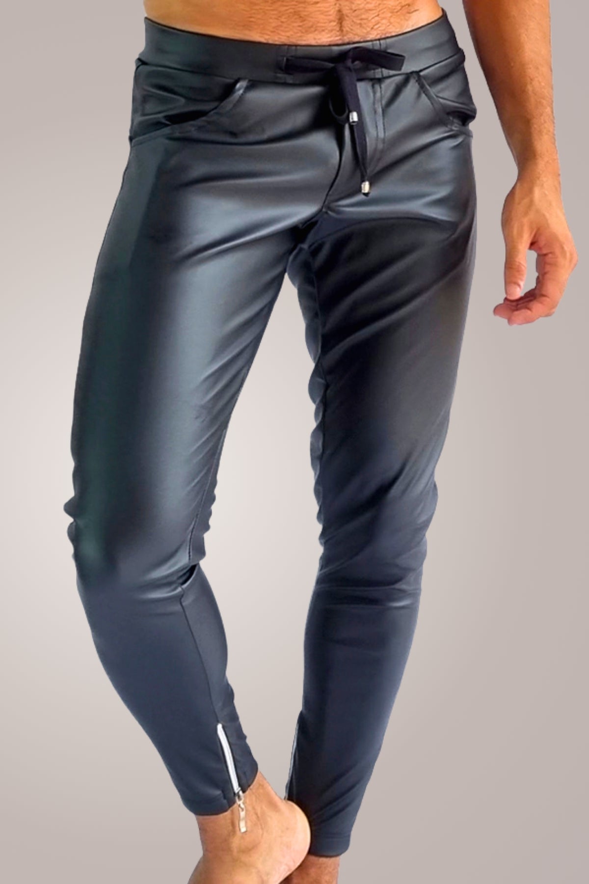 Calça Masculina Slim em Couro Ecológico