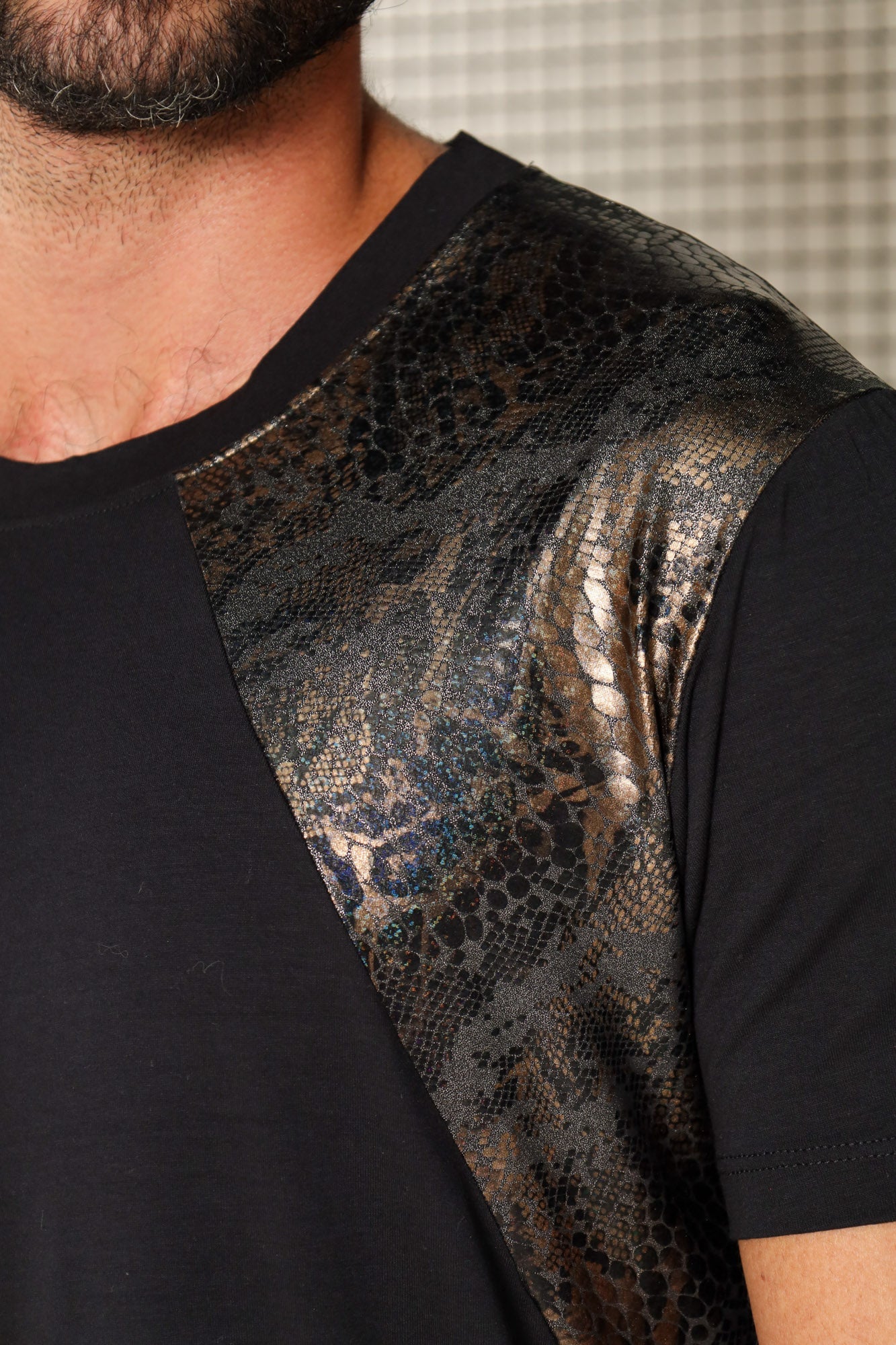 Camiseta Masculina em Viscolycra com Detalhe Animal Print