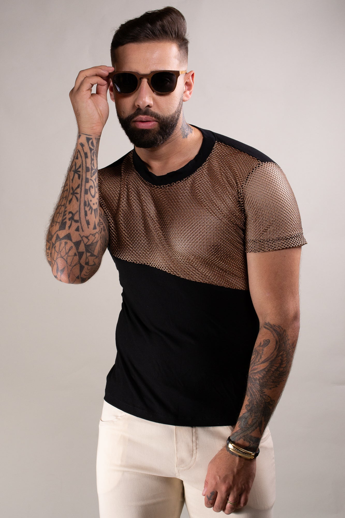 Camiseta Masculina Viscolycra Detalhe Frente e Mangas Arrastão Dourado