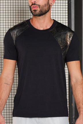 Camiseta Masculina em Viscolycra com Detalhe Animal Print