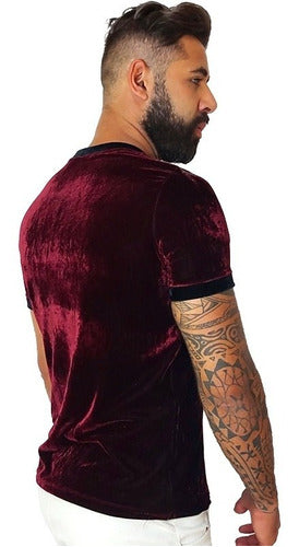 Camiseta Masculina em Veludo Cristal Bordô