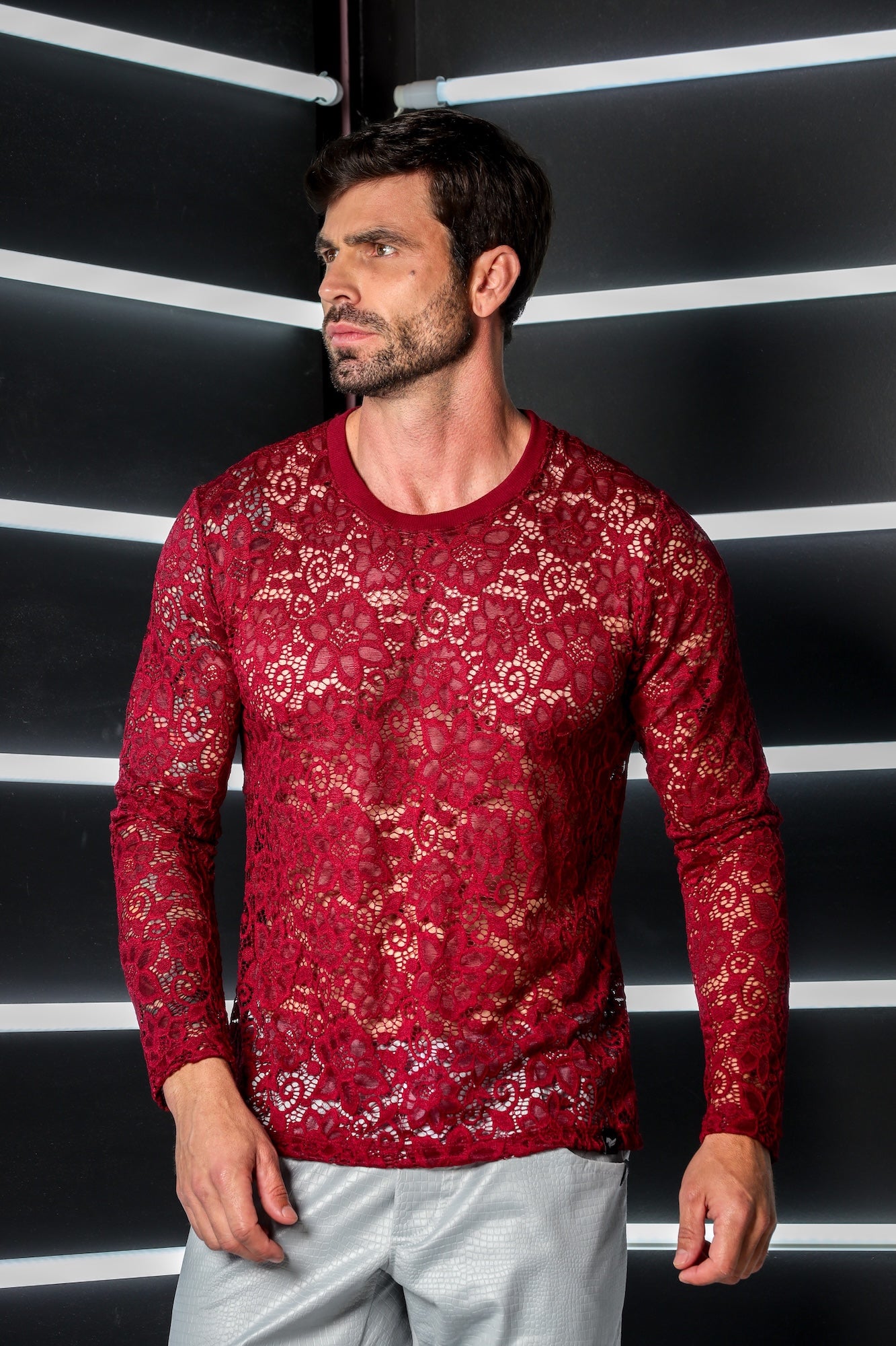 Blusa Manga Longa em Renda Floral Bordô